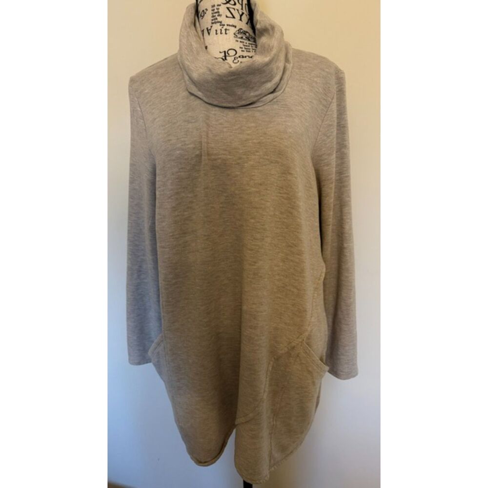 Women's grey fleecy sweater - long with pockets - size Large